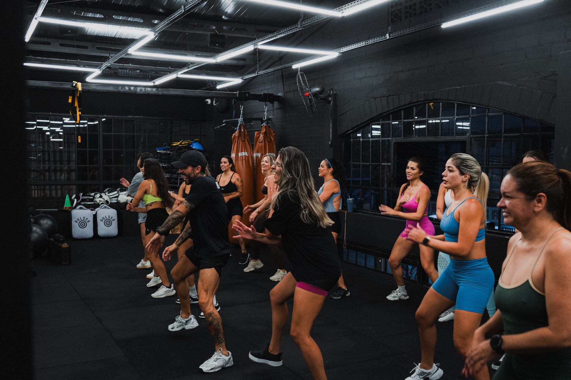 Aula em grupo — energia coletiva